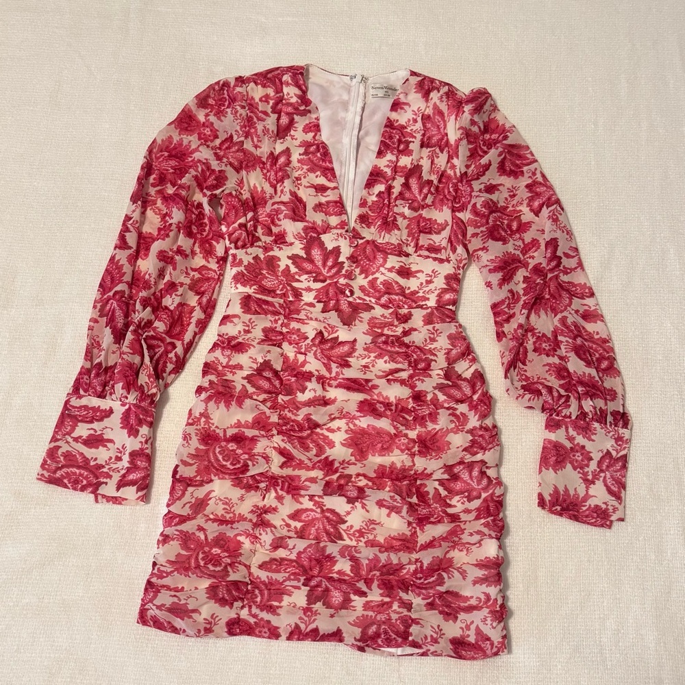 Red and White Sheath Dress with Bishop Sleeves and V-Neck